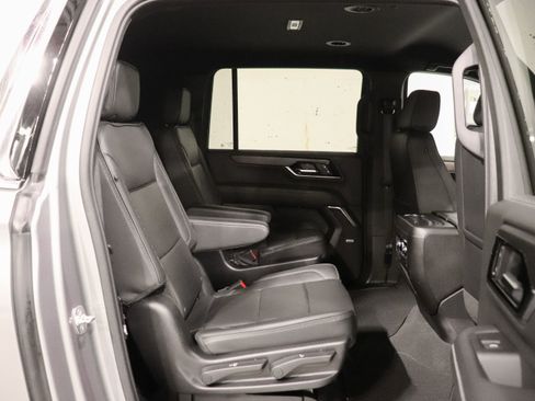 Used 2025 GMC Yukon XL Denali AWD/4WD image 22