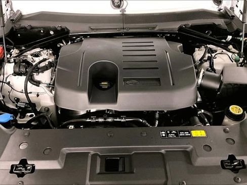 Certified 2024 Land Rover Defender 130 X-Dynamic SE AWD/4WD image 9
