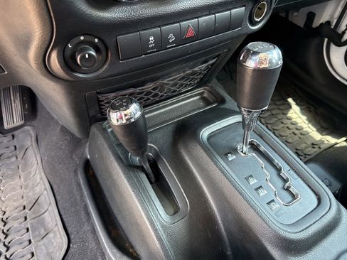 Used 2018 Jeep Wrangler Unlimited Sport S AWD/4WD image 15