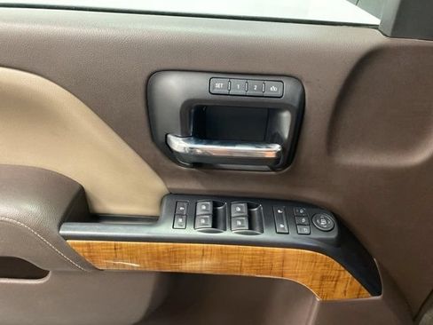Used 2014 GMC Sierra 1500 SLT w/ SLT Crew Cab Value Package AWD/4WD image 17