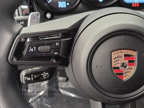 Certified 2025 Porsche Macan AWD/4WD image 18