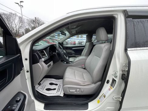 Used 2014 Toyota Highlander Plus AWD/4WD image 10