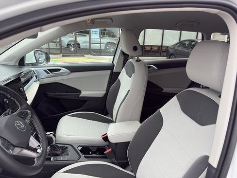 New 2026 Volkswagen Taos SE image 13