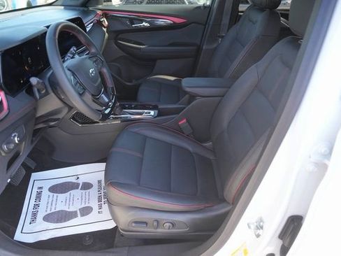 Used 2024 Chevrolet TrailBlazer RS w/ Driver Confidence Package image 9