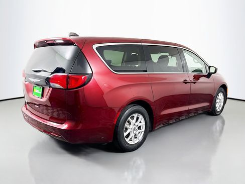 Used 2023 Chrysler Voyager LX image 10