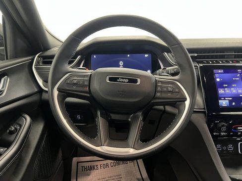 Used 2024 Jeep Grand Cherokee Altitude image 13