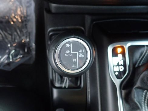 Used 2023 Jeep Wrangler Sahara image 21