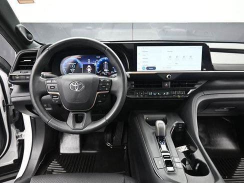 Certified 2023 Toyota Crown AWD/4WD image 11