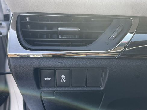Used 2014 Toyota Avalon XLE image 19