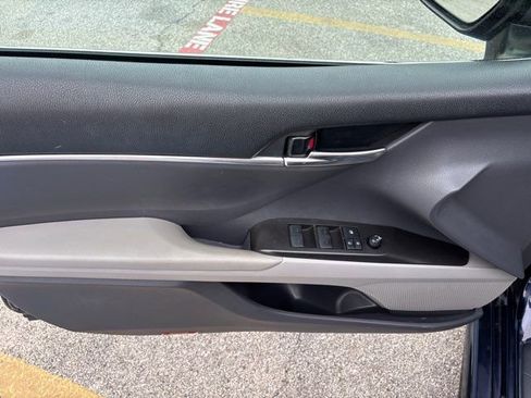 Used 2021 Toyota Camry SE FWD image 14