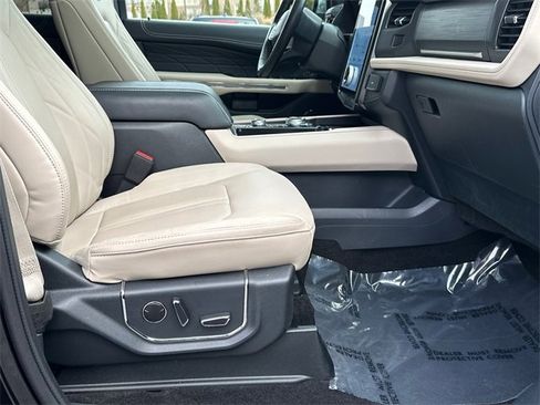 Certified 2022 Ford Expedition Max Platinum image 13