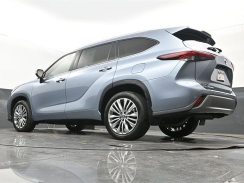 Used 2024 Toyota Highlander Platinum image 27