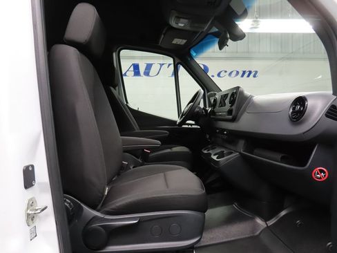 Used 2024 Mercedes-Benz Sprinter 2500 image 27
