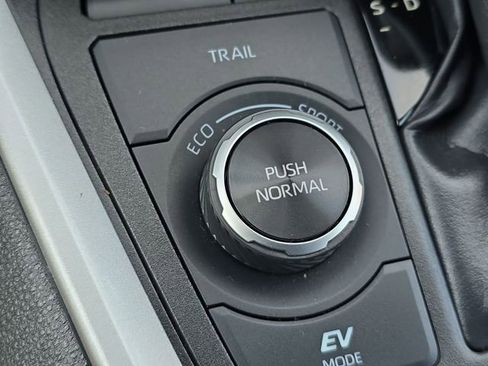 Used 2024 Toyota RAV4 LE image 18