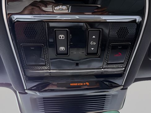 Certified 2025 Land Rover Range Rover Sport SE AWD/4WD image 25