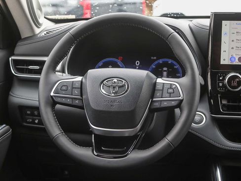 New 2026 Toyota Highlander Platinum AWD/4WD image 18