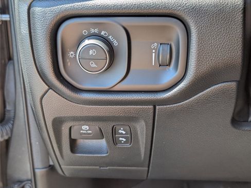 Used 2022 RAM 1500 Big Horn AWD/4WD image 24