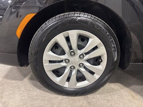 Used 2022 Kia Soul LX image 24