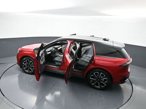 Used 2025 Lincoln Nautilus Reserve image 47