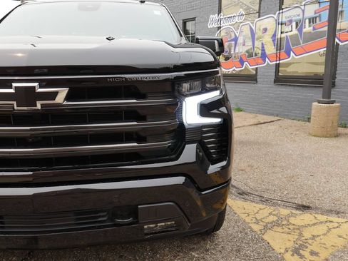 Used 2026 Chevrolet Silverado 1500 High Country w/ High Country Premium Package AWD/4WD image 3