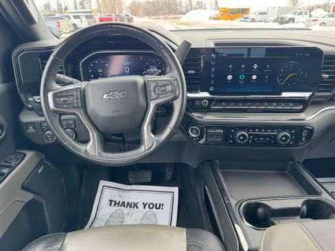 Used 2024 Chevrolet Silverado 2500 ZR2 w/ Technology Package image 18