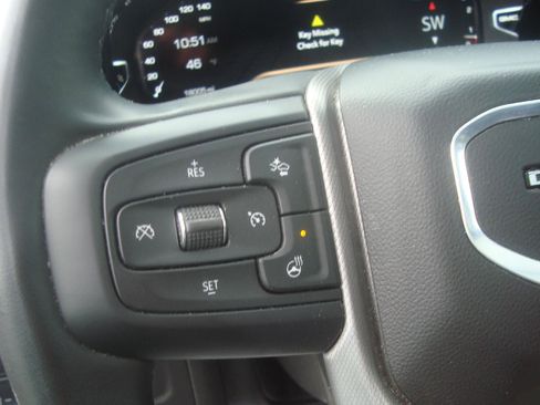 Used 2024 GMC Yukon Denali image 10