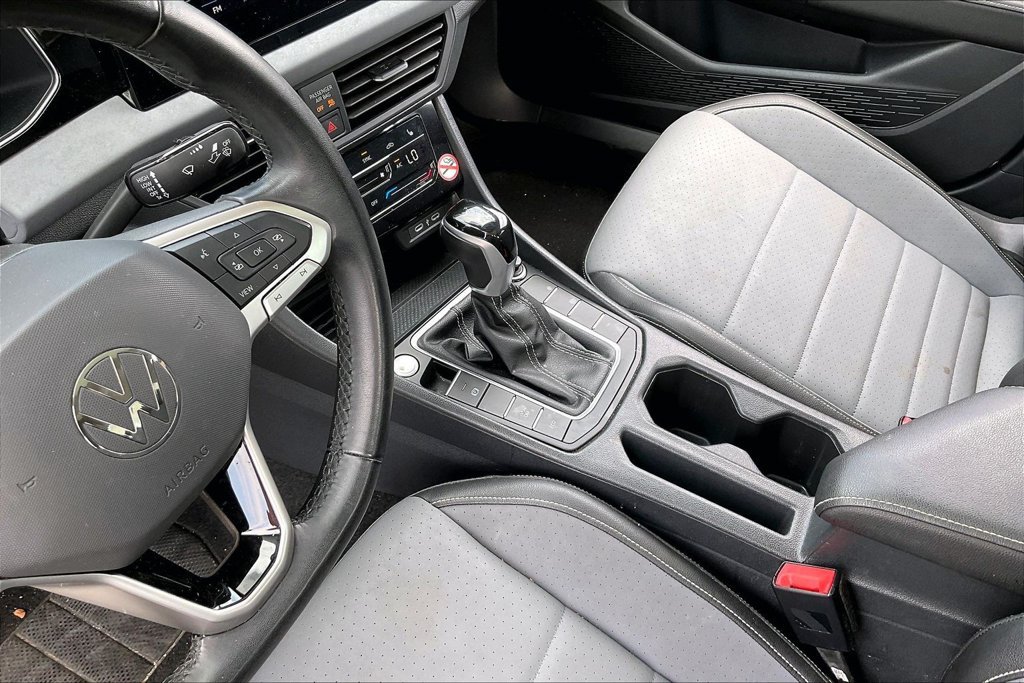 Used 2025 Volkswagen Jetta SE FWD image 17