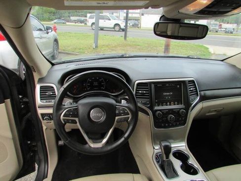 Used 2017 Jeep Grand Cherokee Limited AWD/4WD image 13