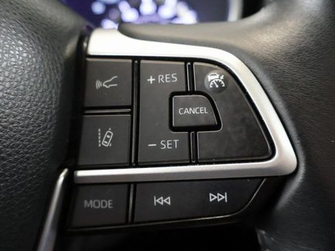 Used 2023 Toyota Highlander XSE AWD/4WD image 21