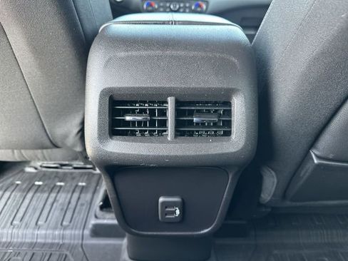 Used 2024 GMC Terrain SLE w/ Driver Convenience Package image 22