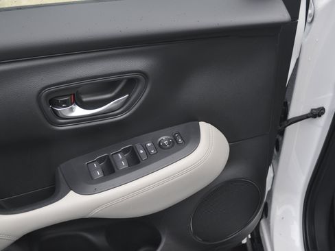 Certified 2026 Honda HR-V LX image 15