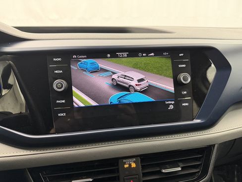 Used 2023 Volkswagen Taos SE w/ Black Wheel Package image 17