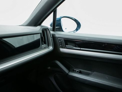 Certified 2024 Porsche Cayenne Coupe image 26