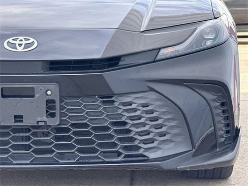 Used 2025 Toyota Camry SE image 9