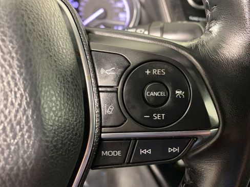 Used 2020 Toyota Camry XLE FWD image 22