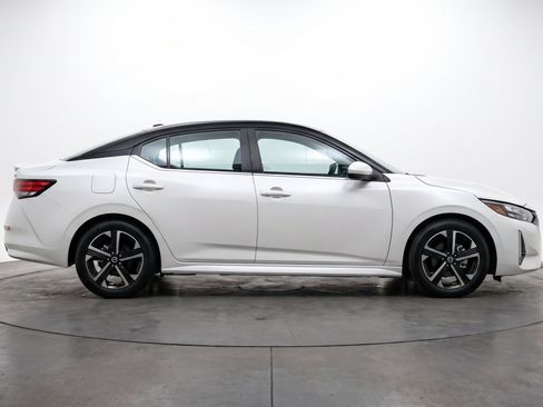 Used 2025 Nissan Sentra SV FWD image 11