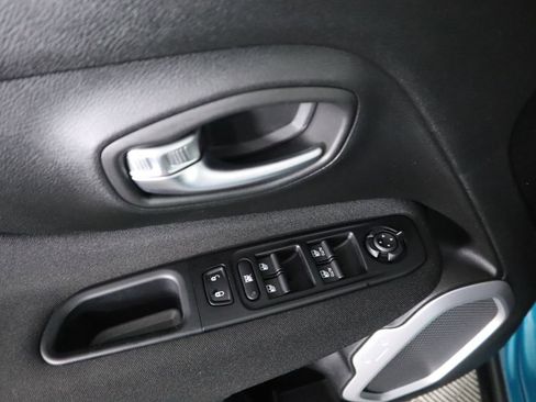 Used 2021 Jeep Renegade Latitude image 23