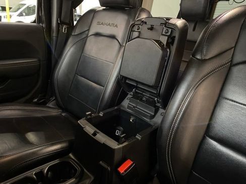 Used 2022 Jeep Wrangler Unlimited Sahara AWD/4WD image 62