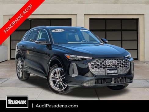 Used 2025 Audi Q5 Premium w/ Convenience Package image 1