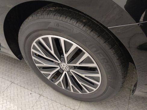 Used 2019 Volkswagen Jetta SE w/ Cold Weather Package FWD image 31