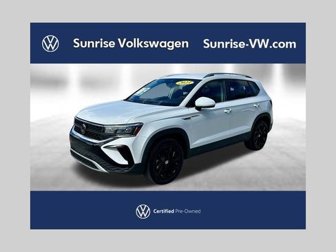 Used 2023 Volkswagen Taos SE w/ Black Wheel Package FWD image 1