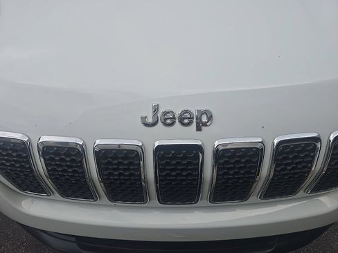 Used 2019 Jeep Cherokee Latitude Plus FWD image 6
