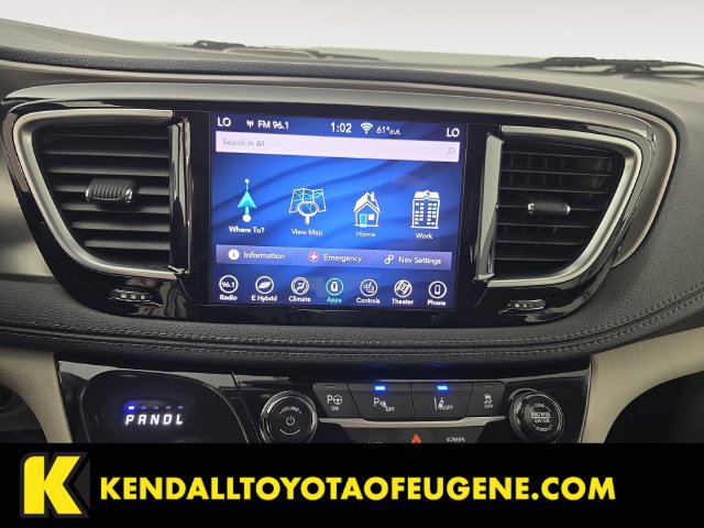 Used 2018 Chrysler Pacifica Limited w/ Advanced Safetytec Group FWD image 13
