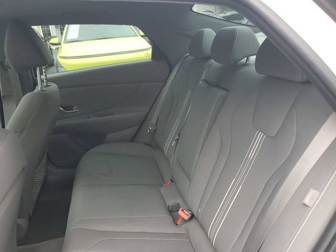 Certified 2025 Hyundai Elantra SEL FWD image 25
