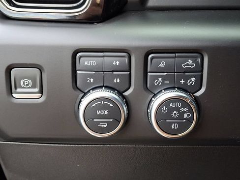 Used 2022 GMC Sierra 1500 AT4 w/ AT4 Preferred Package AWD/4WD image 27
