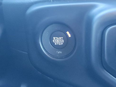 Used 2019 Jeep Wrangler Sport image 31