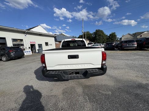 Used 2019 Toyota Tacoma SR image 17