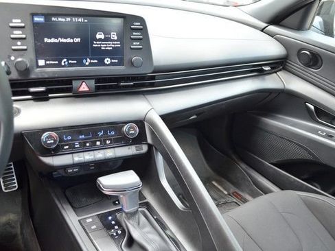 Used 2025 Hyundai Elantra Sport FWD image 24