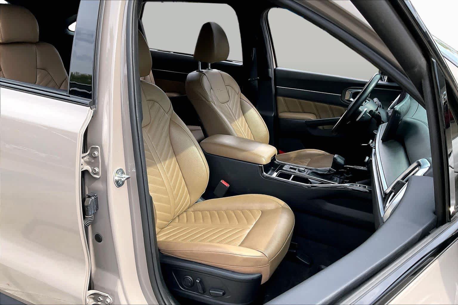 Used 2024 Kia Sorento SX Prestige w/ Olive Brown Leather Package AWD/4WD image 9