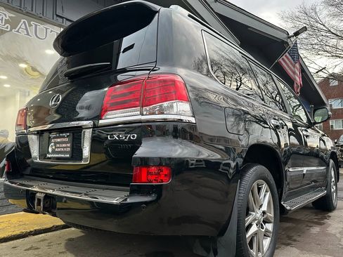 Used 2013 Lexus LX 570 4WD image 3